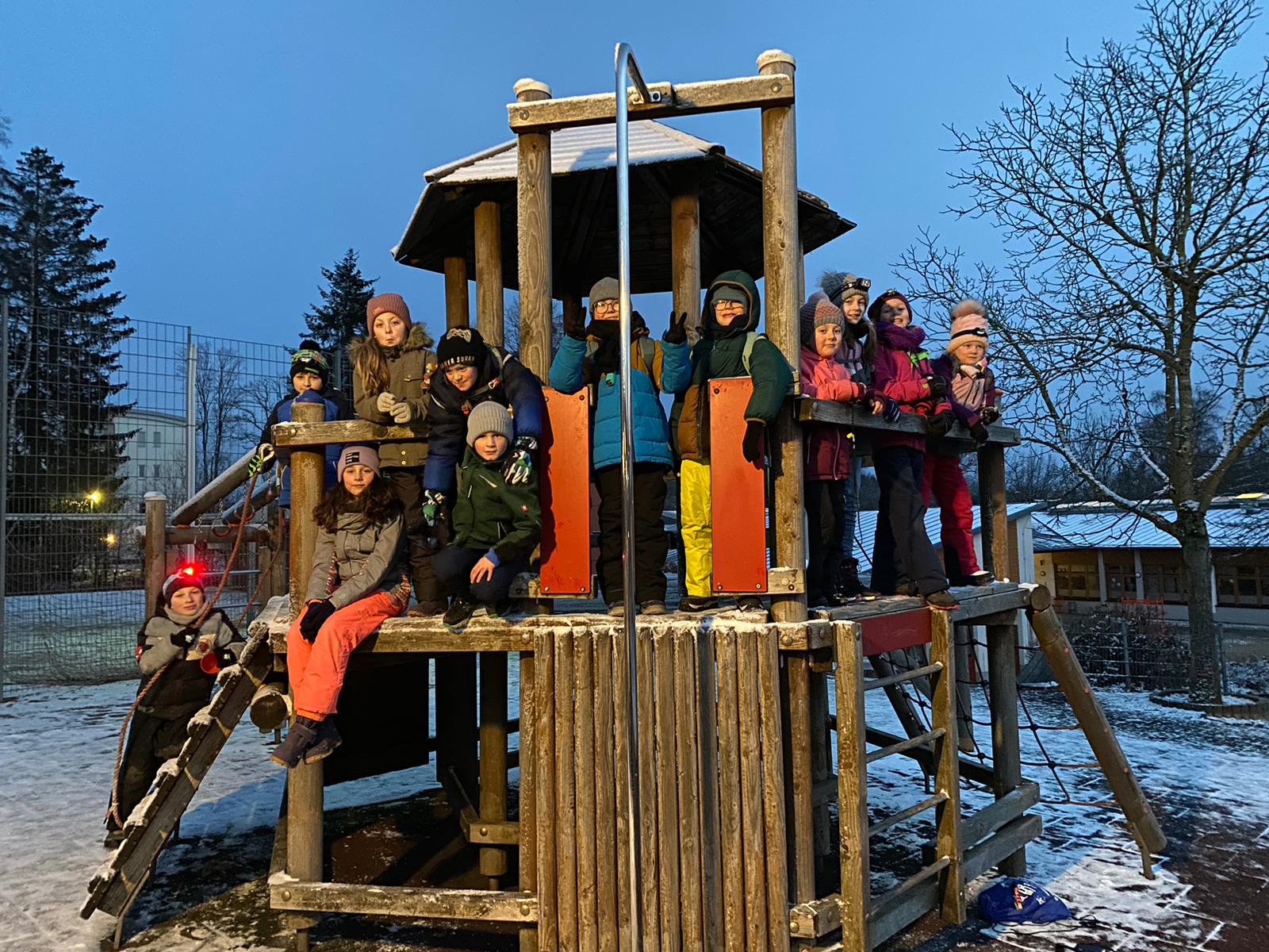 Gruppenbild Weihnachtswanderung der dienstags Teensgruppe