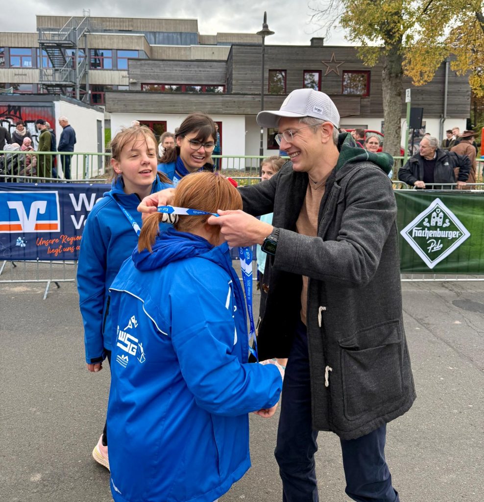Löwenlauf 2025 Zielankunft mit Medaille