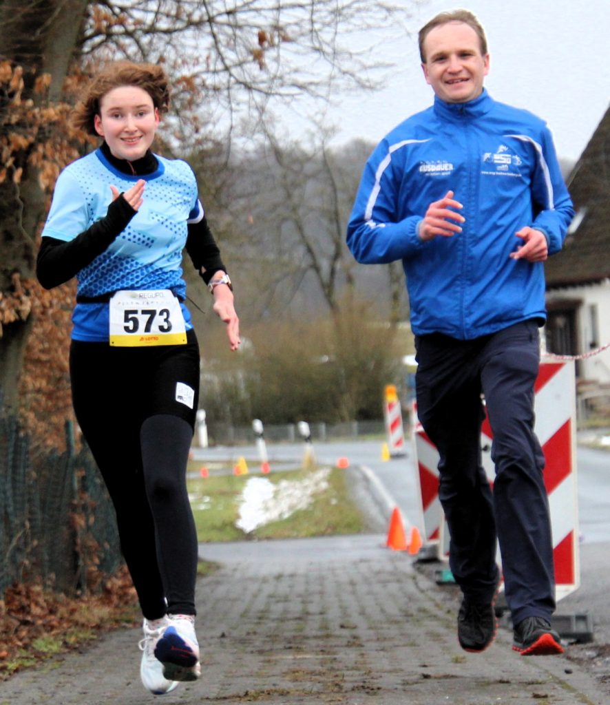 Winterlaufserie 2 Langendernbach Luna-Marie mit Trainer Manuel
